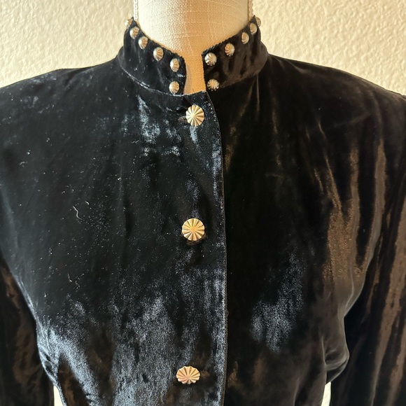 VINTAGE BMW designs velvet top/blazer - Picture 2 of 8